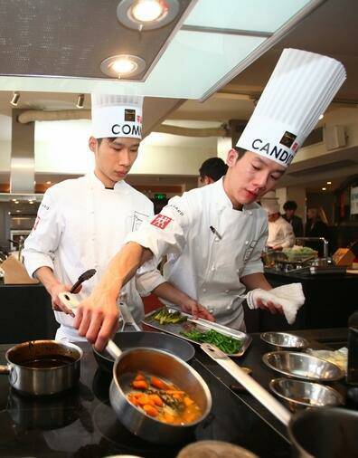 第一届全国烹饪大赛十佳厨师是谁